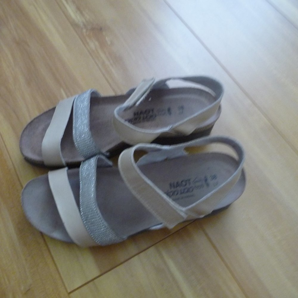 NAOT DOROTHY STRAP BEIGE GENUINE  LEATHER SANDALS USED SIZE 38/ US 7